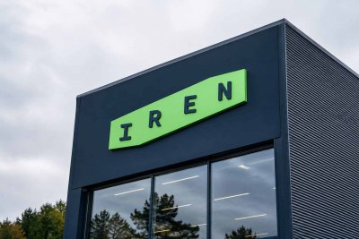 IREN Bounces Back as $706.5M CEO Grant and Russell 1000 Entry Stir Debate