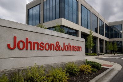 JNJ Closes Above Analyst Average After Dow Rebalancing