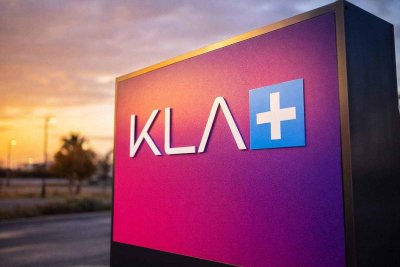 KLA Shares Hold Steady Near $1,440 Amid Chip Sector Recovery, Dividend Date Approaches