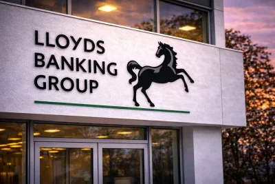 Lloyds Shares Dip Amid Rate Cut Speculation and Buyback Activity