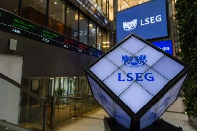 London Stocks Slip as Oil Surge Offsets Tate & Lyle Deal Boost