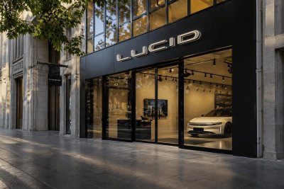 Lucid Shares Plunge to New Low Despite $1B Infusion from Saudi PIF and Uber