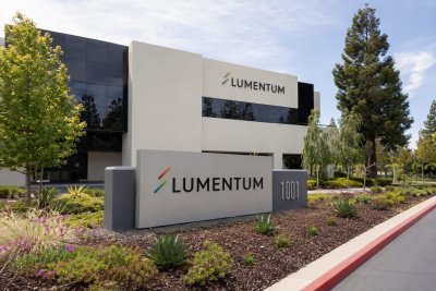 Lumentum Stock Holds Steady Ahead of Q4 Report as AI Margin Test Looms