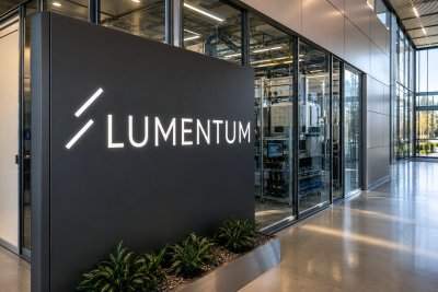 Lumentum Stock Slides on Capacity Concerns Despite Strong AI Demand