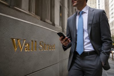 Markets Eye Nvidia, Retail, and Fed Minutes as Oil and Yields Stir Volatility