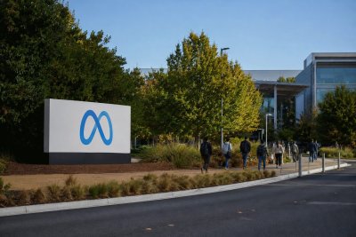 Meta Shares Slip as $10B Legal Charge Weighs on Settlement Deal