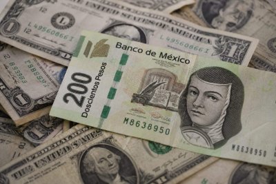 Mexican Peso Slides as Strong US Jobs Data Revives Fed Rate Hike Bets