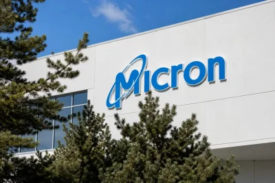 Micron's AI Memory Dominance Tested as Shares Dip Ahead of Trading