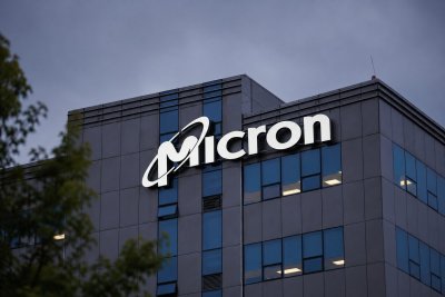 Micron shares dip after record surge as contract price caps raise concerns