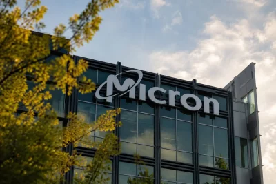 Micron Shares Slide 13% as AI Spending Doubts Weigh on Chip Sector
