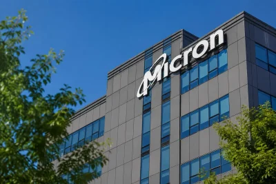Micron Slips Below $1,000 as AI Hype Meets Earnings Caution