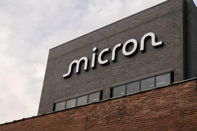 Micron Stock Plunges as AI Chip Selloff Intensifies