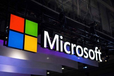 Microsoft Edges Lower as $190B AI Bet Faces Scrutiny