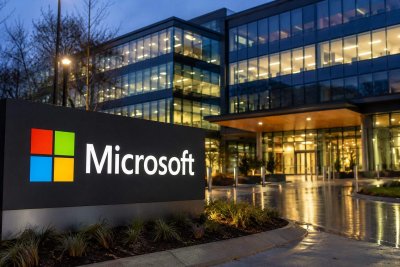 Microsoft Outperforms Nasdaq as AI Spending Cycle Shows Signs of Easing