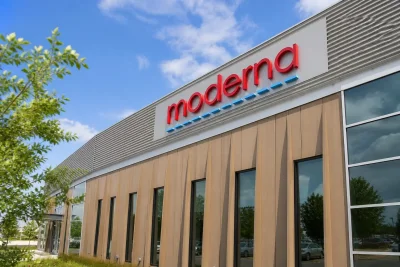 Moderna Tops Q1 Revenue Forecast on International Covid Vaccine Sales, Hit by $900M Charge