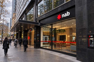 NAB Stock Dips 1.4% as RBA Rate Hike Dilemma Weighs on Banks