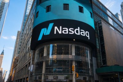 Nasdaq Falls 0.6% as AI Concentration Worries Weigh on Tech Stocks