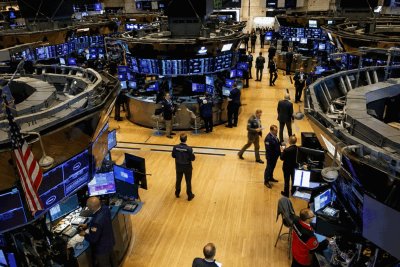Nasdaq Nears Record as Tech Rally Gains Momentum