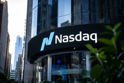 Nasdaq Rises 0.86% as Chip Stocks Rebound; Intel Surges on Google AI Chip Order