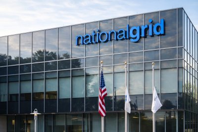 National Grid Shares Retreat as UK Rate Cut Expectations Intensify