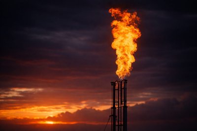 Natural Gas Futures Surge 5% on Weather, LNG Startup Outlook