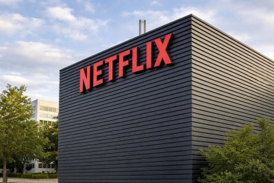Netflix Shares Rebound Amid Escalating Warner Bros. Takeover Battle