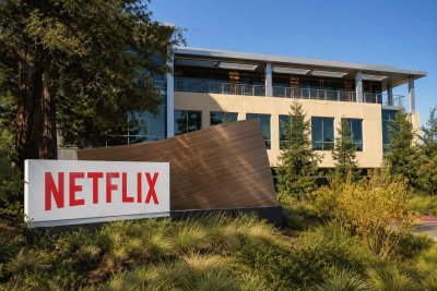 Netflix Stock Slips 7.8% Ad Forecast Cut Deepens Investor Concerns