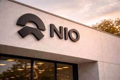 NIO Shares Dip on Major Vehicle Recall Over Software Glitch