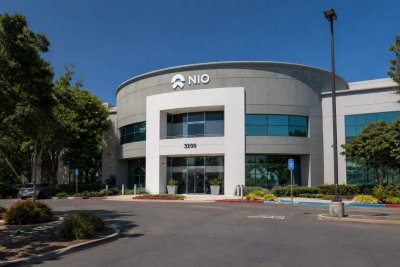 NIO Shares Fall Despite May Delivery Surge, June Target in Focus