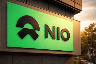 NIO Shares Retreat Despite Milestone Profit as Sector Concerns Mount
