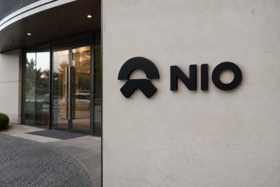 NIO Shares Surge on L80 Debut Anticipation Amidst China EV Slowdown