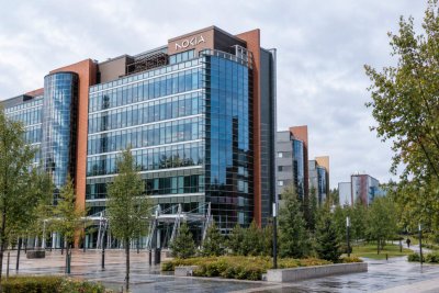 Nokia ADR Climbs 6.2% But Gains Mask a Narrow Premium Over Helsinki Listing