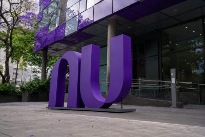 Nu Holdings Edges Higher After Nubank Error; Buyback and Earnings in Focus
