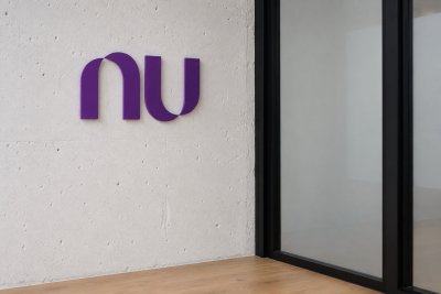 Nu Holdings Stock Dips 3.7% on U.S. Debut: Partner-Bank Strategy Sparks Investor Caution
