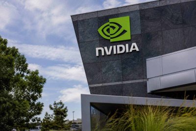 Nvidia's Stock Hovers Near Record as Investors Eye China Policy Shift and Earnings