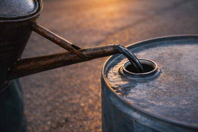 Oil Hovers Near $68 Amid Geopolitical Tensions and OPEC+ Supply Outlook