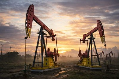 Oil Plummets 13% as Trump Hints at Iran Conflict Resolution