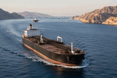 Oil Prices Slide as Hormuz Reopening Hopes Diminish Risk Premium