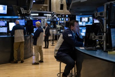 Oil Shock Hits Dow, Broad ETFs Steady