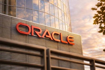 Oracle Leads Software Rebound with 12.7% Surge Amid AI Uncertainty
