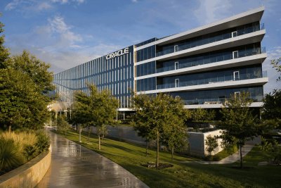 Oracle Shares Slide 3.8% as $40B Funding Plan Raises Debt Concerns