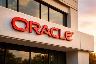 Oracle Shares Surge 8% on Analyst Upgrade Amid AI Sector Uncertainty
