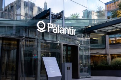 Palantir Drops Despite Record Revenue; Commercial Miss Triggers Selloff