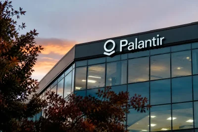 Palantir Extends Rally on AI Momentum, Dell and Snowflake Results