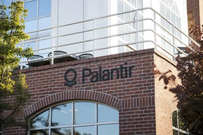Palantir Faces Skepticism Over AI Growth as Valuation Nears 180x Earnings