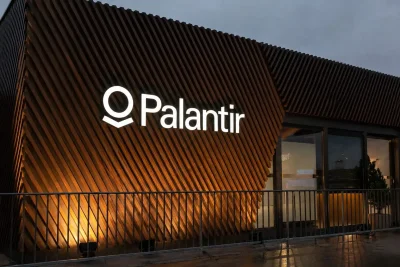 Palantir Hits New 52-Week Low Despite AI Deal and Strong Revenue Growth