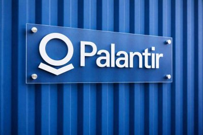 Palantir Shares in Focus as Pentagon Budget Looms, AI Defense Contracts in Play