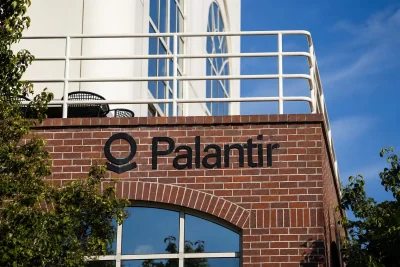 Palantir Shares Surge 5.7% as AI Optimism Returns, but Valuation Concerns Linger