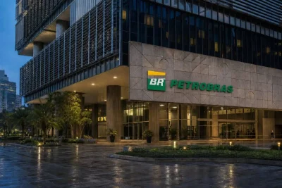 Petrobras ADRs Jump 5% as Oil Prices Surge on Middle East Tensions