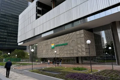 Petrobras Shares Surge 3.1% on Brent Rally, Record Output